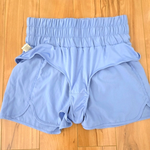 New in Active Stretch Shorts Light Blue Size Large - Picture 8 of 10